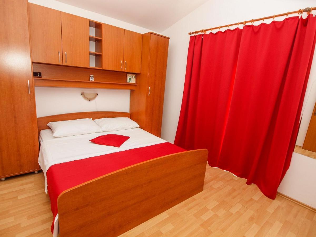 Apartments Zora Tučepi Extérieur photo